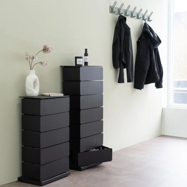 Juodos spalvos iš metalo šoninė spintelė 37x99x26 cm Joey – Spinder Design-image-1
