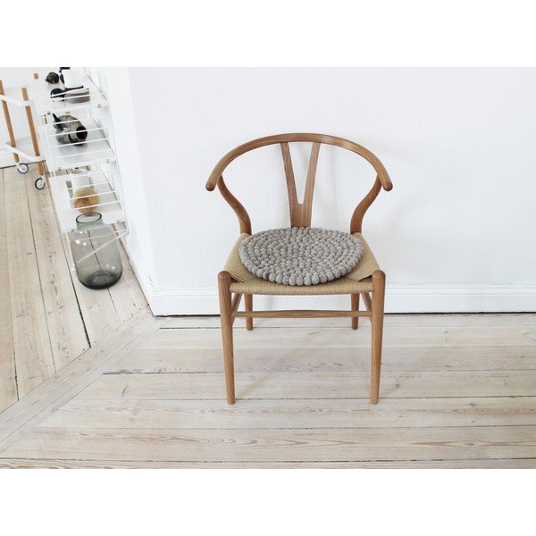 Smėlio rudos spalvos vilnos rutuliukų kilimas Wooldot Ball Chair Pad, ⌀ 39 cm-image-1