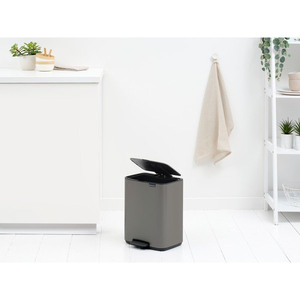 Pilkos spalvos šiukšliadėžė iš plieno su pedalu 12 l Bo – Brabantia-image-1