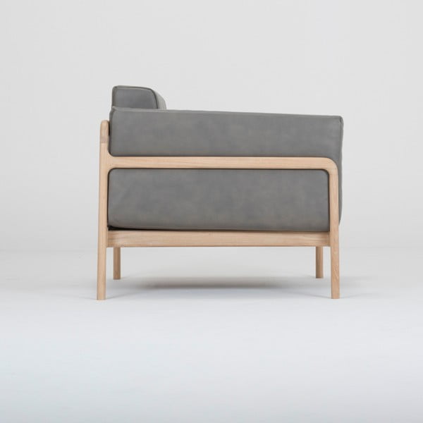 Tamsiai pilkas buivolo odos fotelis su ąžuolo masyvo konstrukcija Gazzda Fawn-image-3