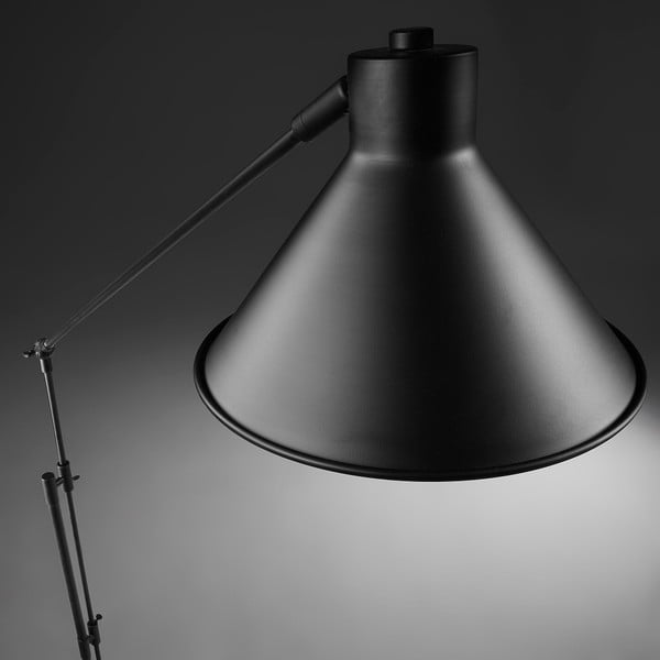 Juodos spalvos pastatomas šviestuvas (aukštis 220 cm) su metaliniu gaubtu Dione – Kave Home-image-3