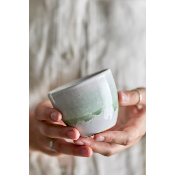 Iš akmens masės puodelis šviesiai žalios spalvos 195 ml Paula – Bloomingville-image-1
