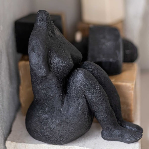 Iš polirezino statulėlė (aukštis 14 cm) Sitting Woman – Mette Ditmer Denmark-image-2