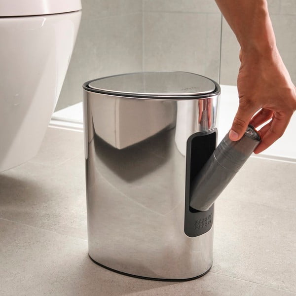 Iš plastiko šiukšliadėžė sidabrinės spalvos su pedalu 5 l Luxe – Joseph Joseph-image-1
