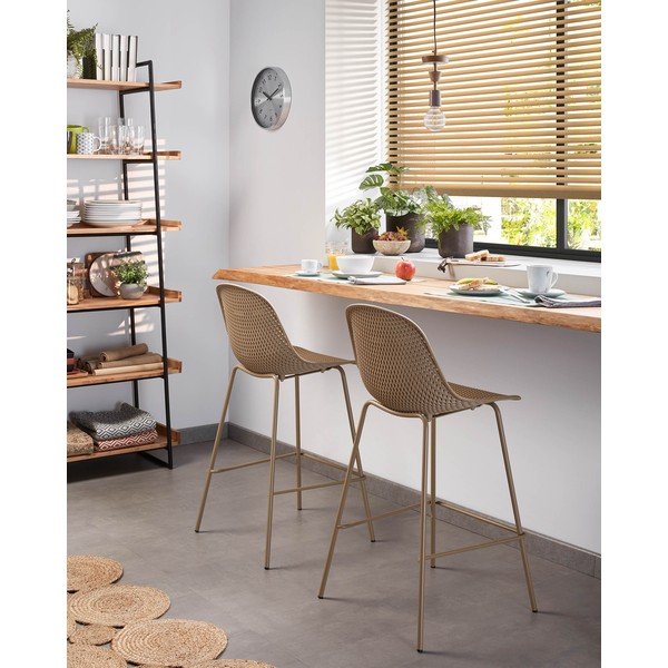 Smėlio spalvos metalinė/plastikinė sodo baro taburetė Quinby – Kave Home-image-4