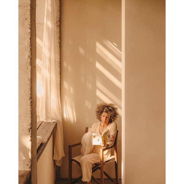 Medžio masyvo sodo kėdės baltos spalvos/natūralios spalvos 2 vnt. Thianna – Kave Home-image-2