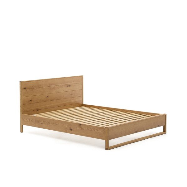 Natūralios spalvos iš ąžuolo masyvo dvigulė lova su lovos grotelėmis 180x200 cm Alguema – Kave Home