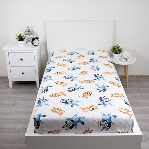 Baltos spalvos iš medvilnės viengulė vaikų patalynė su guma 90x200 cm Bluey – Jerry Fabrics-image-1