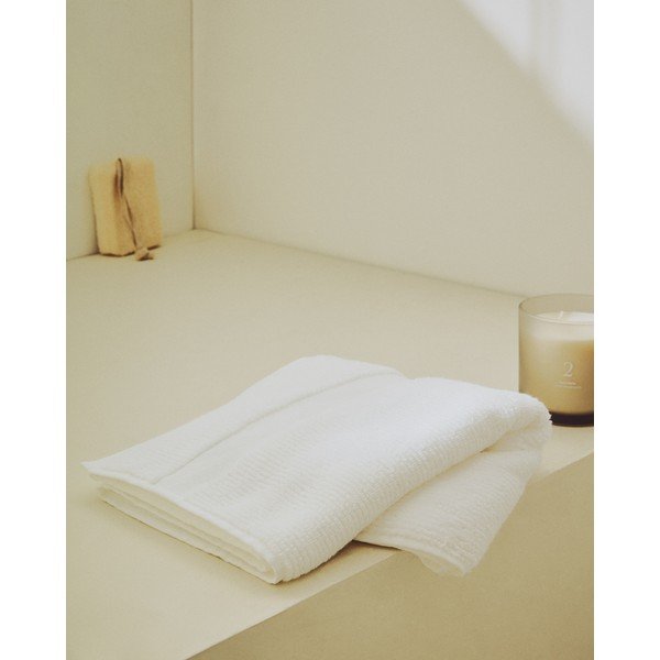 Baltos spalvos iš frote audinio iš medvilnės rankšluostis 30x50 cm Olvira – Kave Home-image-1