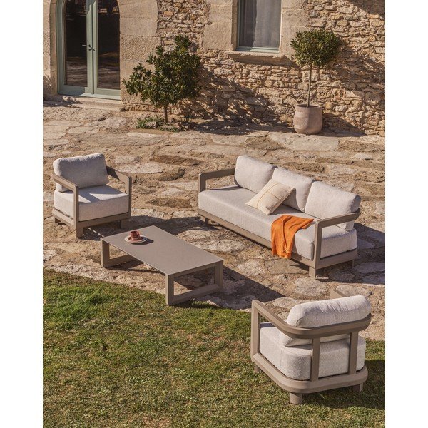 Kreminės spalvos/taupe spalvos paminkštinto audinio sodo krėslas Nerano – Kave Home-image-2