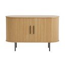 Šoninė spintelė natūralios spalvos iš ąžuolo su stumdomomis durimis 120x76x45 cm Nola – Unique Furniture