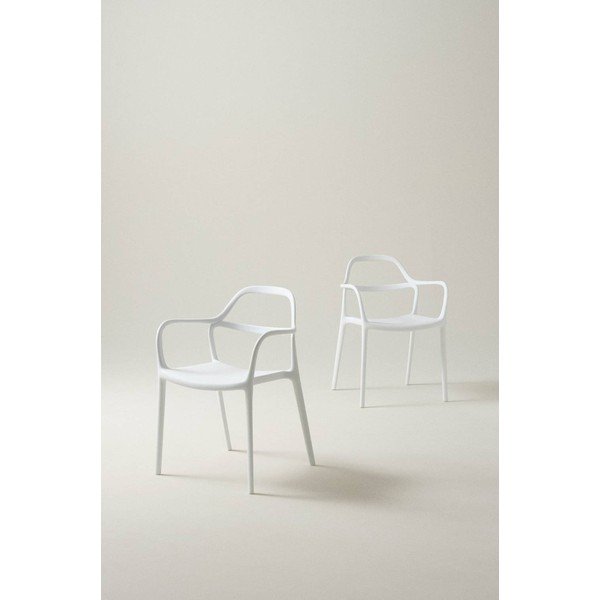 Baltos spalvos iš plastiko valgomojo kėdės su porankiais/galima dėti viena ant kitos 2 vnt. Karlaby – Jotex-image-1