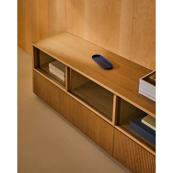 Natūralios spalvos TV spintelė iš ąžuolo 200x54x40 cm Helvine – Kave Home-image-4