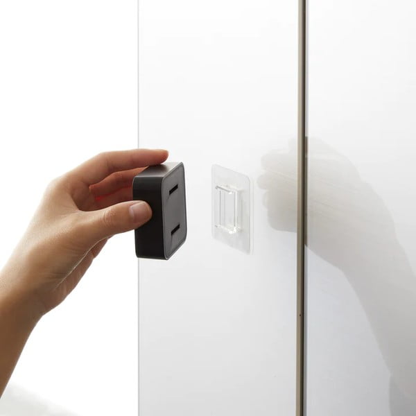 Klijuojamas iš plastiko rankšluosčio stovas juodos spalvos Film Hook – YAMAZAKI-image-3