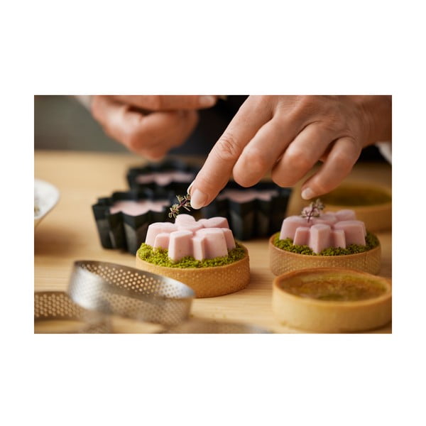 Iš silikonas kepimo formos 6 vnt. keksiukams ø 7 cm Flower – Blomsterbergs-image-4