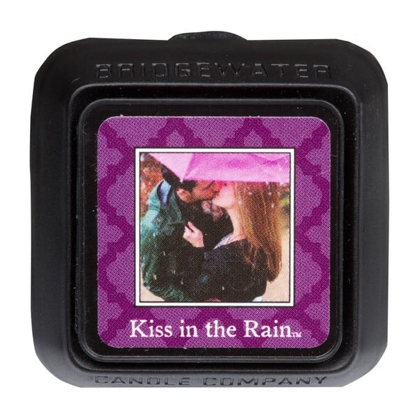 "Bridgewater Candle Company Kiss In The Rain" automobilių aromatas, juodųjų serbentų, aviečių, braškių ir violetinių vaisių aromatas