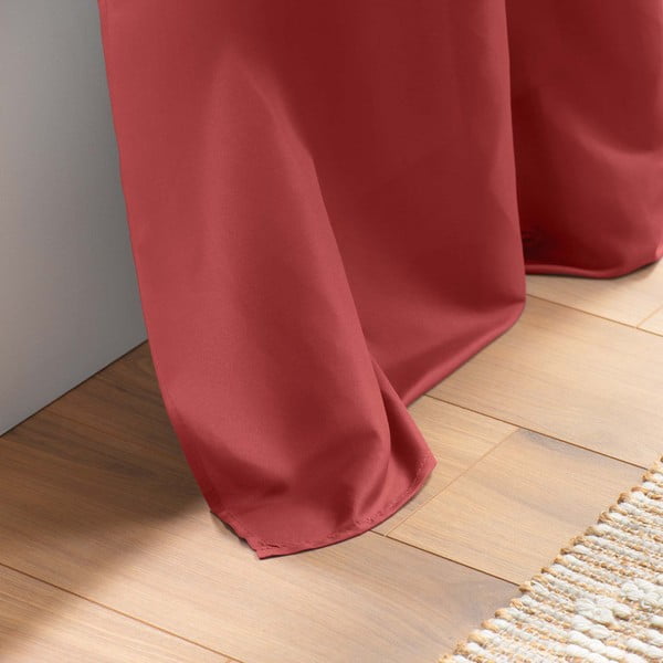 Raudonos spalvos iš mikropluošto užuolaida 140x260 cm Absolu – douceur d'intérieur-image-3