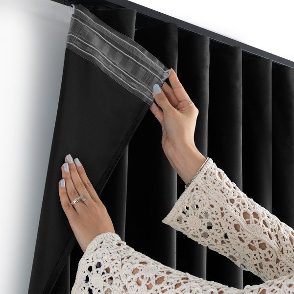 Iš velveto pritemdymas (dalinis užtemimas) užuolaida juodos spalvos 200x300 cm Velto – Filumi-image-4