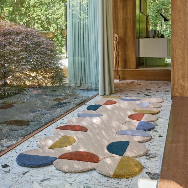 Rankų darbo smėlio spalvos iš vilnos kilimas 80x230 cm Mia Scallop Frame – Flair Rugs-image-1