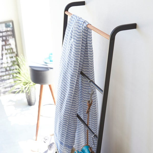 Juodos dekoratyvinės kopėčios su buko medienos detalėmis YAMAZAKI-image-2