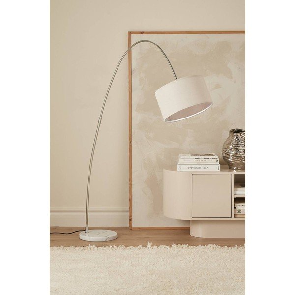 Baltos spalvos iš tekstilės pastatomas šviestuvas su sulankstoma konstrukcija (aukštis 145 cm) Arc – Ellos Home-image-1