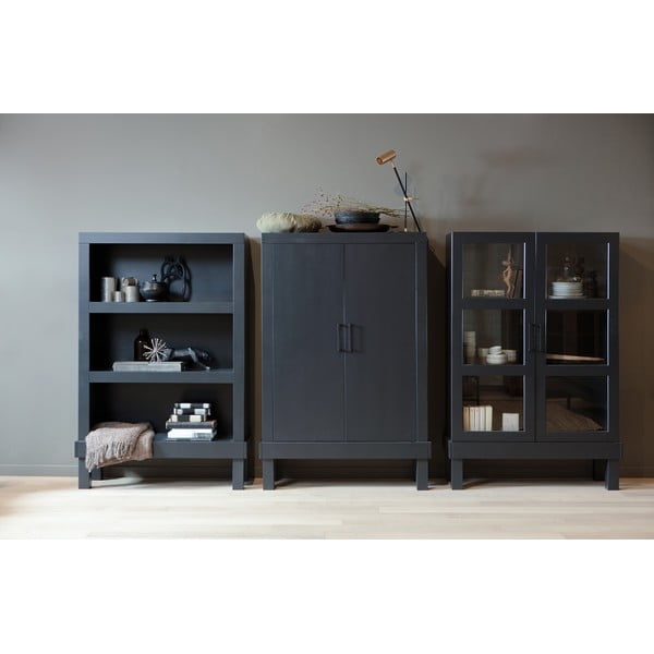 Juodos spalvos iš pušies masyvo vitrina 107x160x39 cm Bonk – WOOOD-image-1