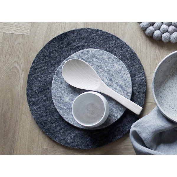 Antracito spalvos veltinio padėkliukas Wooldot Felt Coaster, ⌀ 30 cm-image-1