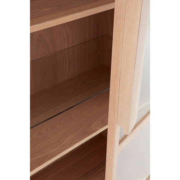 Šviesios natūralios spalvos vitrina iš uosio 90x195x40 cm Sandor – Jotex-image-3