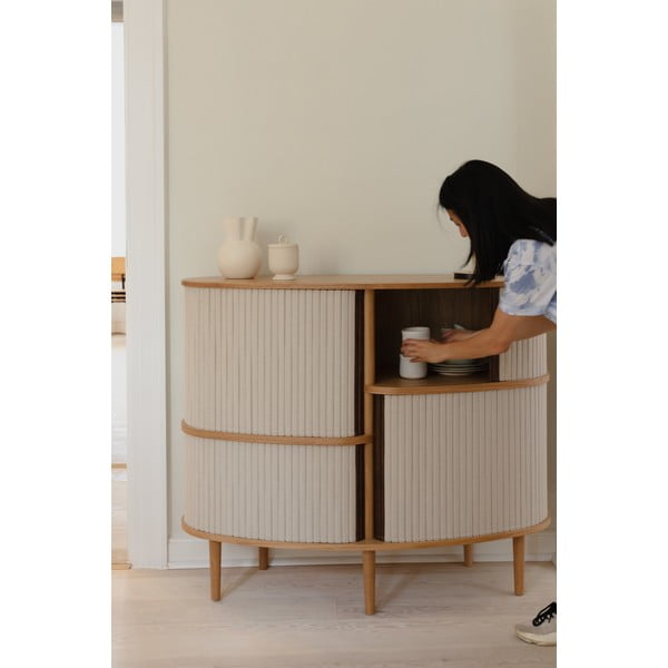 Smėlio spalvos/natūralios spalvos spintelė iš ąžuolo su stumdomomis durimis 120x100x50 cm Audacious – UMAGE-image-1