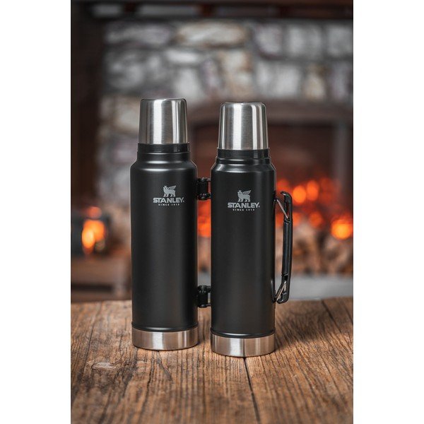 Juodos spalvos iš nerūdijančio plieno termosas 1 l Legendary Classic Black – Stanley-image-1