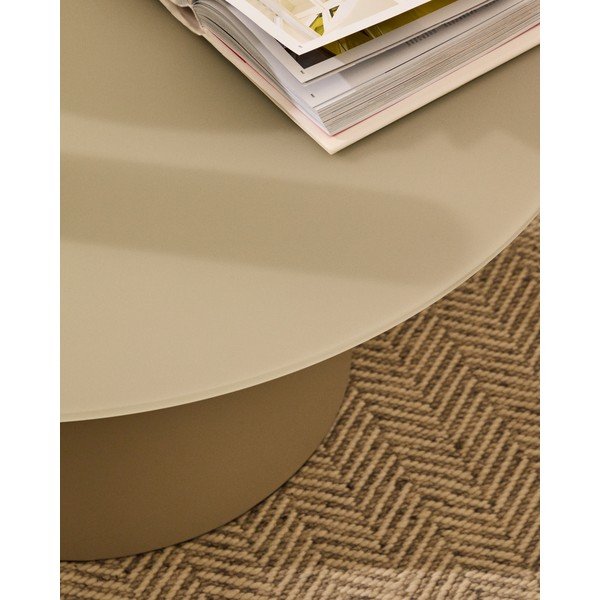 Šviesiai pilkos spalvos apvalios formos kavos staliukas su stikliniu stalviršiu ø 80 cm Wilshire – Kave Home-image-4