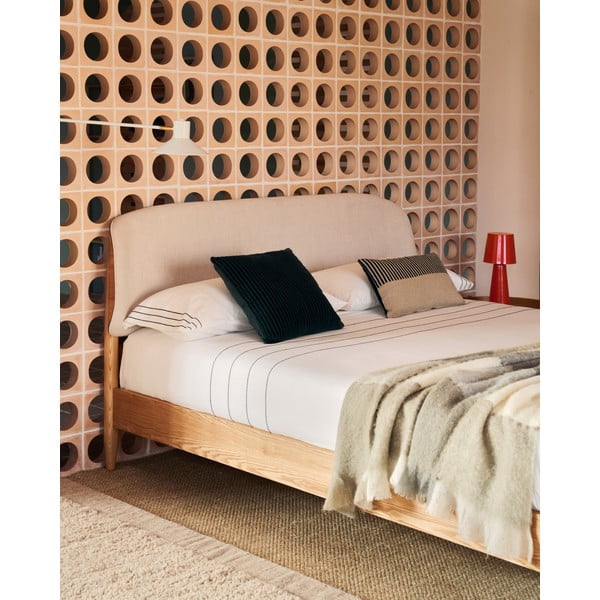 Dvigulė lova iš uosio masyvo smėlio spalvos/natūralios spalvos su lovos grotelėmis 180x200 cm Octavia – Kave Home-image-1