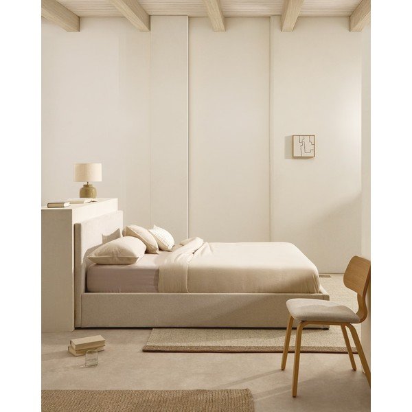 Smėlio spalvos dvigulė lova audiniu dengta su sandėliavimo vieta su lovos grotelėmis 180x200 cm Nahiri – Kave Home-image-1