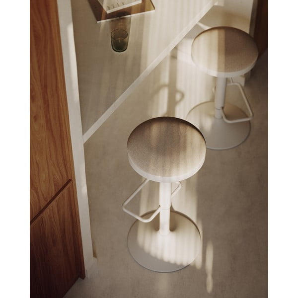 Smėlio spalvos iš audinio baro kėdžių komplektas reguliuojamo aukščio 2 vnt. (sėdynės aukštis 53,5 cm) Zaib – Kave Home-image-1