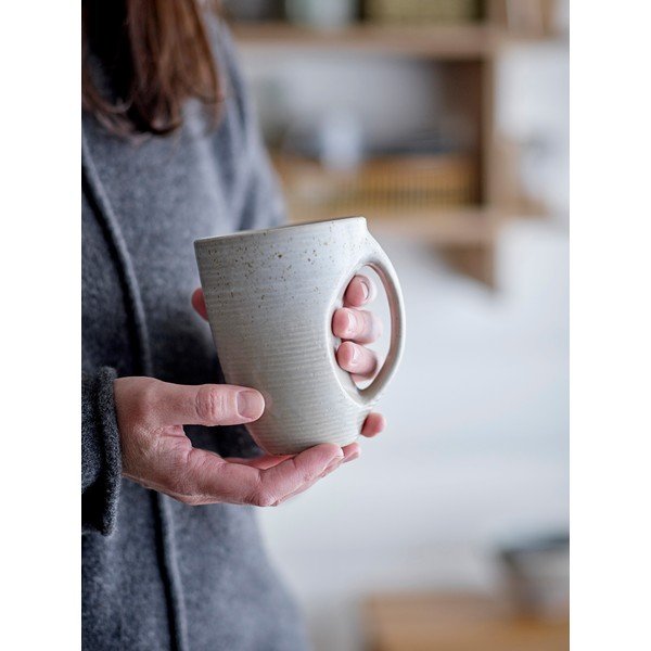 Pilkos spalvos iš akmens masės puodelis 550 ml Taupe – Bloomingville-image-1