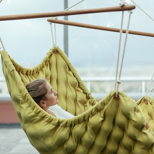 Violetinės spalvos interjero supamoji kėdė Linda Vrňáková Swingy In-image-4