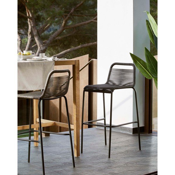 Juoda baro kėdė su plieno rėmu Kave Home Glenville, aukštis 62 cm-image-1