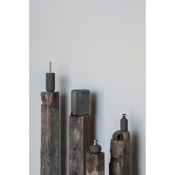 Tamsiai žalios spalvos iš keramikos dantų šepetėlio indas Lotus Play – Mette Ditmer Denmark-image-2