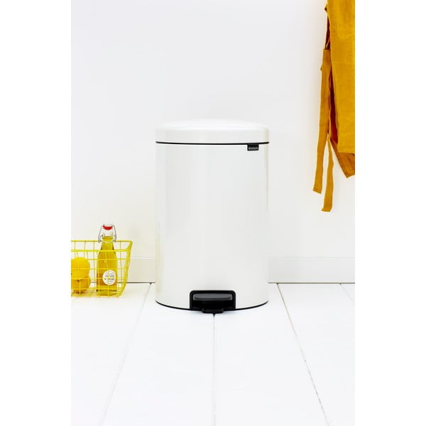 Iš plieno šiukšliadėžė baltos spalvos su pedalu 20 l NewIcon – Brabantia-image-1