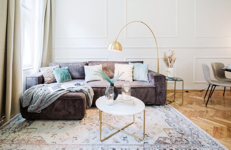 Spalvos, glamūras ir aukštos lubos