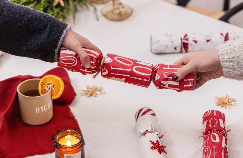 Kalėdinės staigmenos: britų tradicija, kuri džiugina pasaulį