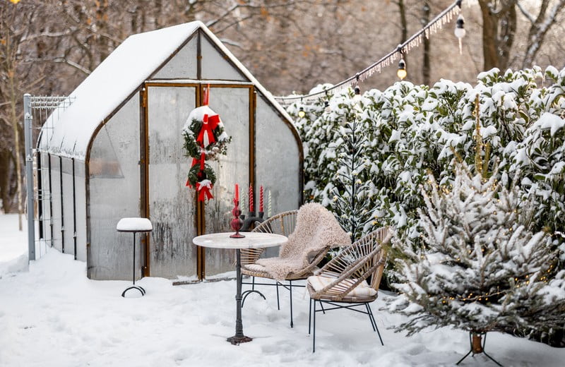 Kaip žiemą laikyti sodo baldus ir kitą įrangą?