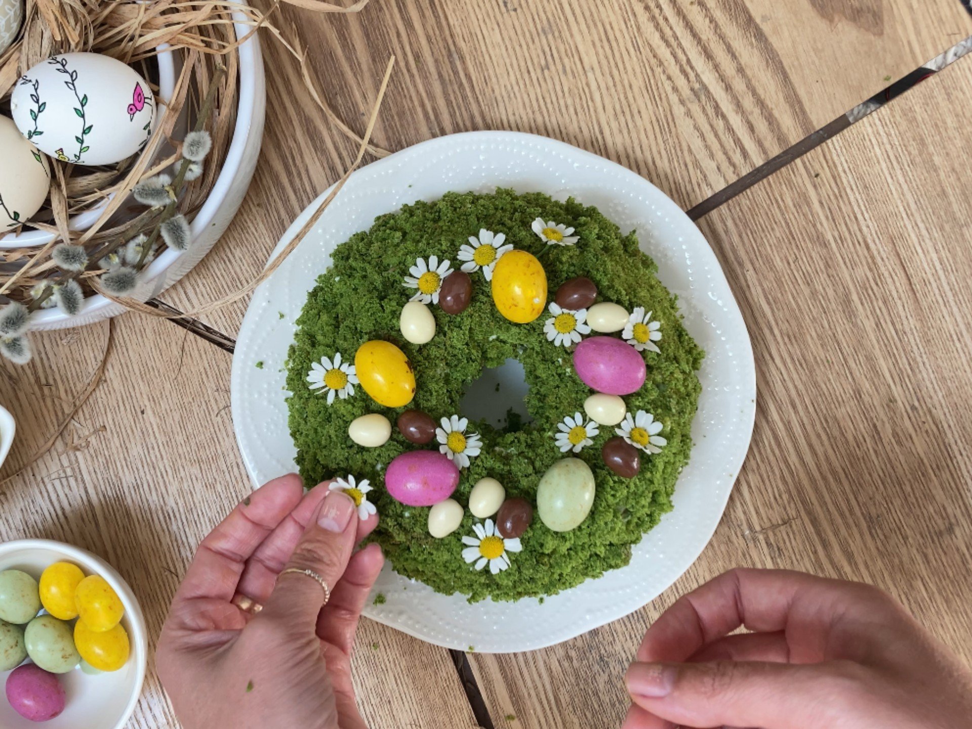 Netradicinis vainikas – samanų pyragas, kepamas vainiko pavidalu