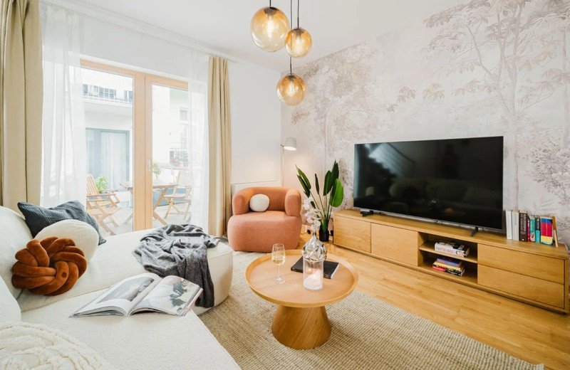 Loftas pilnas šviesos ir ramybės