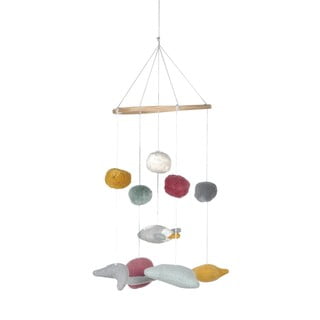 Vaikiškos karuselės virš lovos