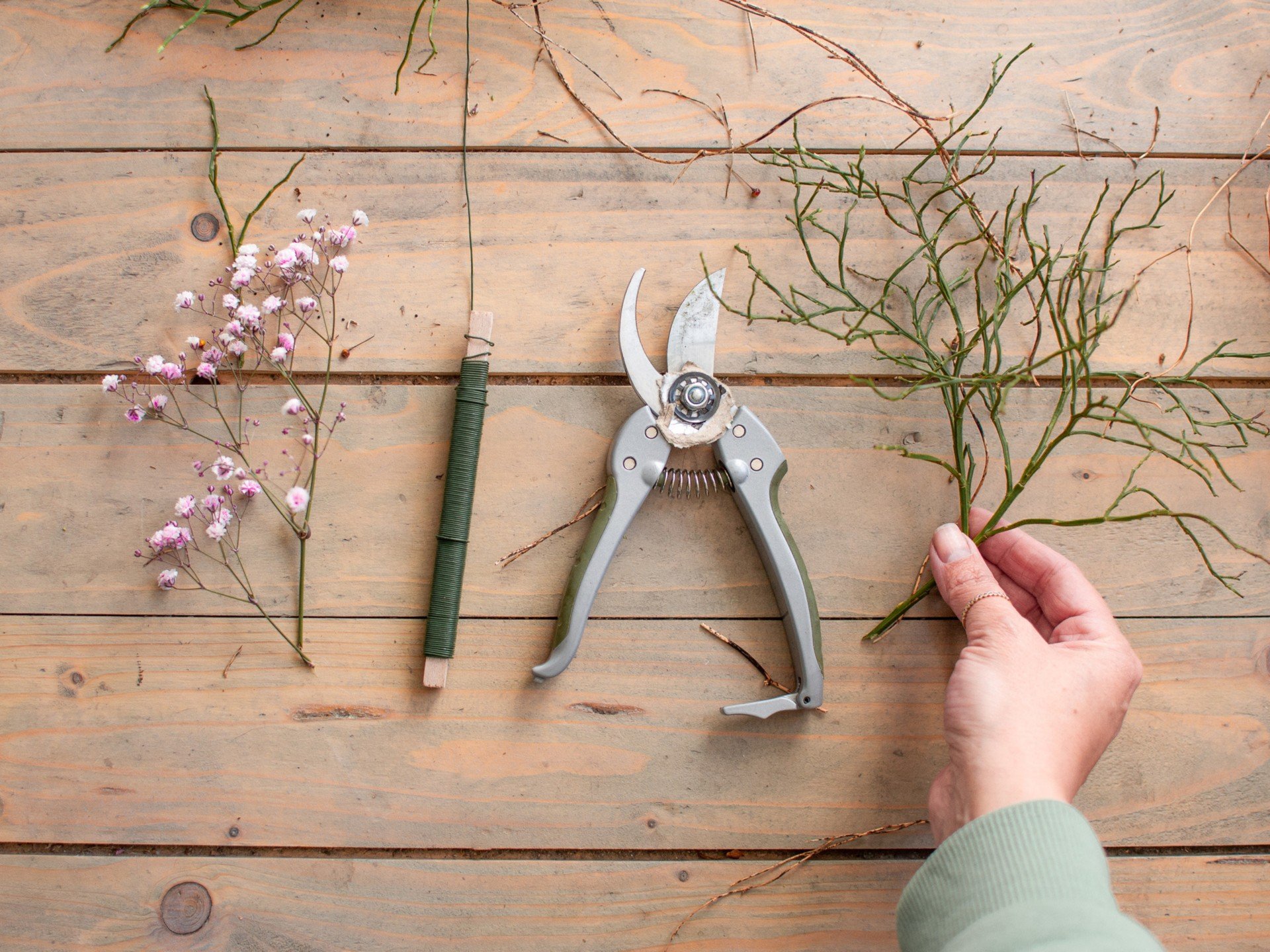 Pavasariniam vainikui sukurti prireiks tik kelių dalykų.