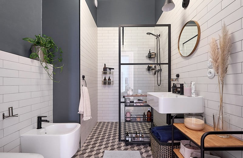 Apsilankykime: industrinio stiliaus tinklaraštininkės Kitchenette vonios kambarys