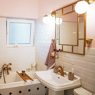 Glamour stiliaus vonios kambarys
