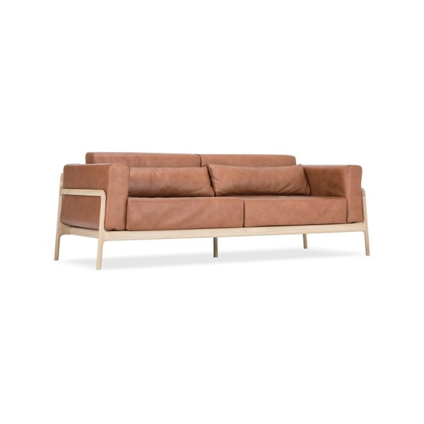Ruda buivolo odos sofa su ąžuolo masyvo konstrukcija Gazzda Fawn, 210 cm